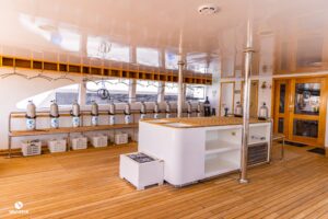 Sinaistar liveaboard Red Sea diving deck